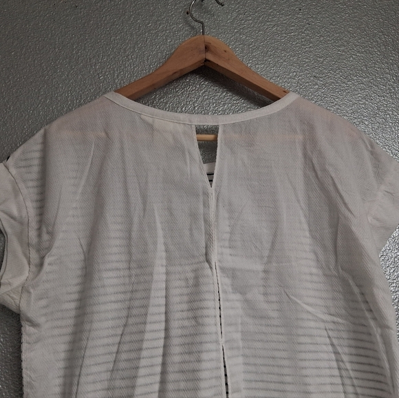 H & M L.O.G.G. Black Striped Hi/Low Top    Size M - Picture 6 of 9